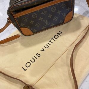 Louis Vuitton Monogram Brown and Tan Women’s Shoulder Bag